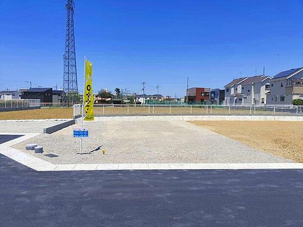 【2号地・現地写真】
ぜひ現地にて、実際の陽当たり状況や周辺の交通量をお確かめください!2号地モデルハウスの完成もお楽しみに☆ ※2026年5月10日撮影