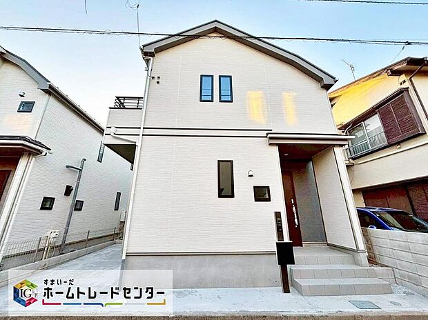 【現地外観写真】※A号棟
資料送付・ご見学即対応！建物完成しておりますので、室内ご内覧いただけます♪ご不明点等、スタッフがしっかりと説明させていただきますので、安心して現地をご覧ください♪