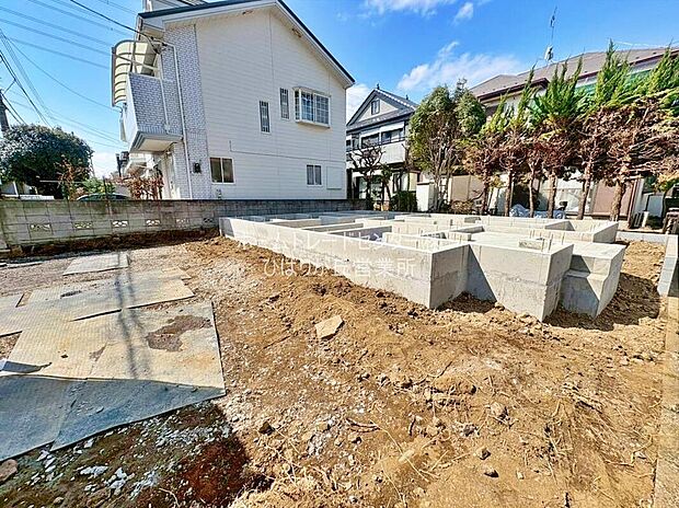 徒歩6分圏内にスーパー・コンビニ・ドラッグストアが揃う毎日のお買い物がらくらくな立地！また、片山小学校まで徒歩8分とお子様も無理なく通える距離にあるので、下校が遅くなる高学年になっても安心です♪