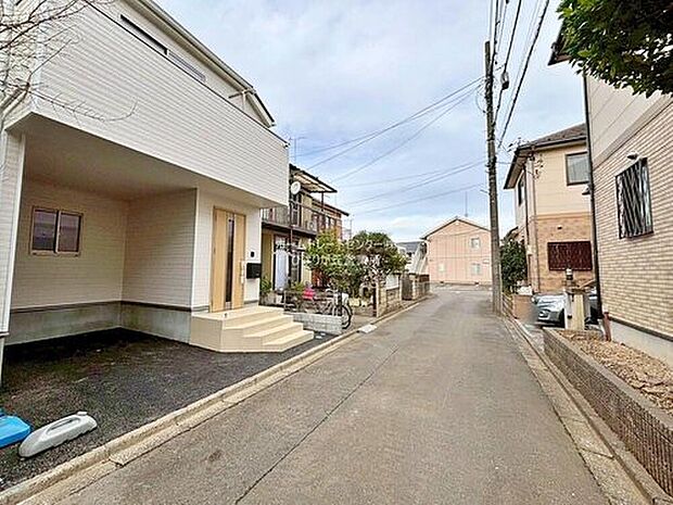 【☆前面道路含む現地写真☆】前面道路は車通りが多くないのでお車の出し入れも落ち着いてできます♪
現地をご覧いただきながら、住まいの夢をお聞かせください！