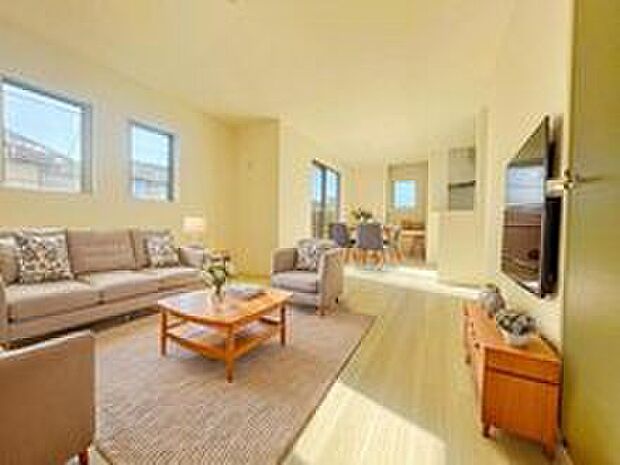 【リビング】明るく開放感のあるリビング。対面式キッチンは、いつでもご家族を感じられる空間作りの重要ポイントになりそうです。※家具をCGで加工しています。家具付き販売ではございません。
リビング以外の居室 
日当り