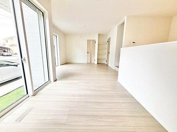 【リビング】『LDKは家族だんらんをデザイン』家族が集まり一緒の時間がすごせる工夫がされております。何気ない一日のひとコマが何者にも代えがたい宝物になることでしょう♪