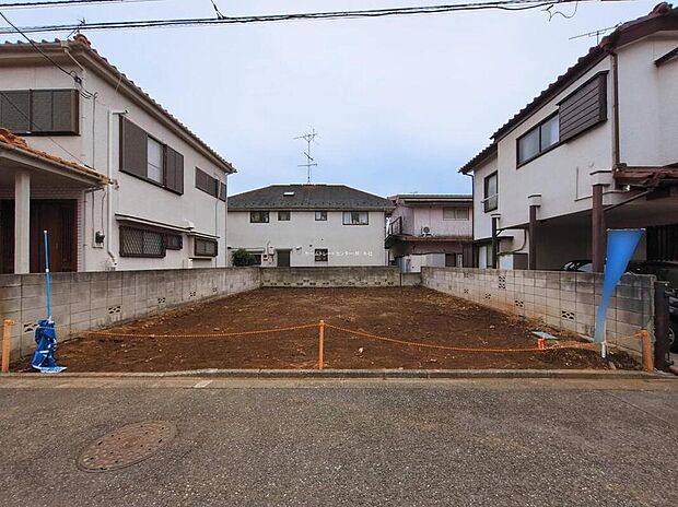 【現地外観写真】一戸建ての大きなメリットは、「自分の土地」を自由に使えること。好きなペットが飼えるほか、ガーデニングやＤＩＹ、車やバイクの手入れなど様々な趣味を楽しめます♪