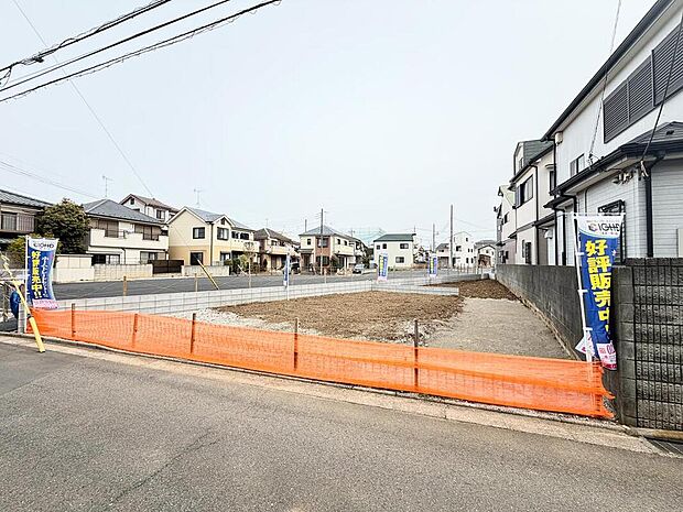 【前面道路含む現地写真】物件の陽当りや通風・仕様設備やお部屋の大きさの比較、近隣・周辺環境や街並みなど、資料には掲載していない情報が現地にはたくさんあります。　是非一度、現地をご確認ください♪