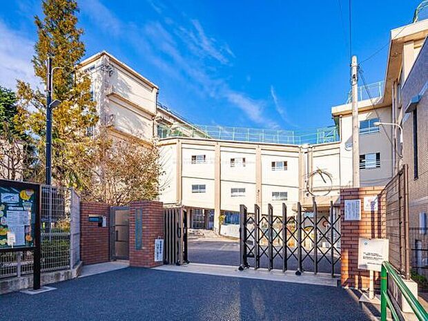 練馬区立大泉第二小学校（約1,000m）