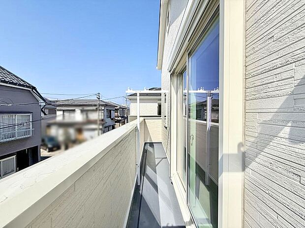 ■ 自然を身近に感じる、開放的なバルコニー