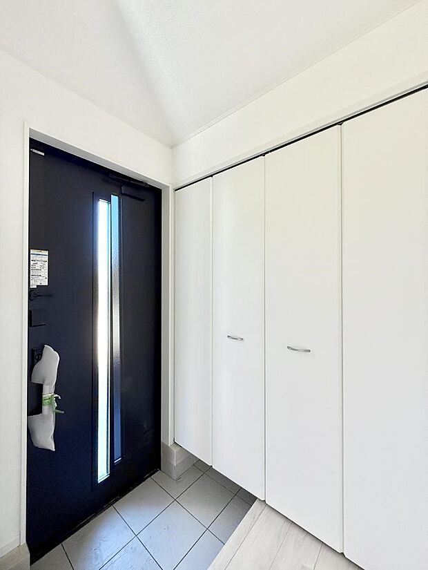 窮屈さを感じさせない広々玄関!