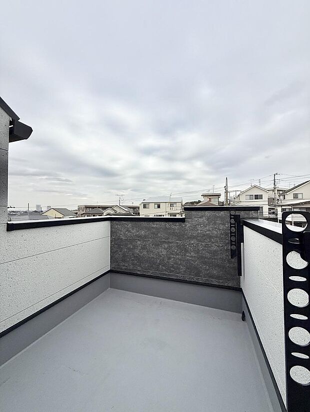 ■ 自然を身近に感じる、開放的なバルコニー