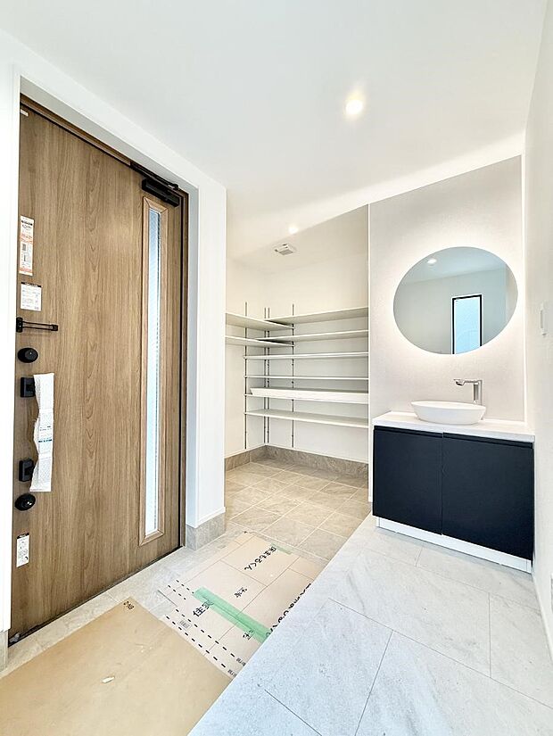 ■玄関に手洗いスペース完備！来客やお出掛け後にとても助かりますね