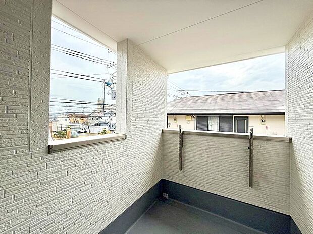 ■天候を気にせず洗濯物を干せるインナーバルコニー！  