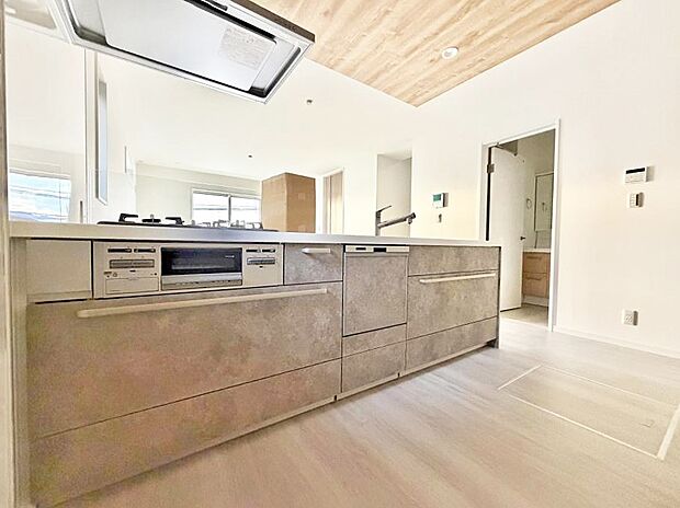 会話が深まる対面キッチン！家族との会話がはずみます  