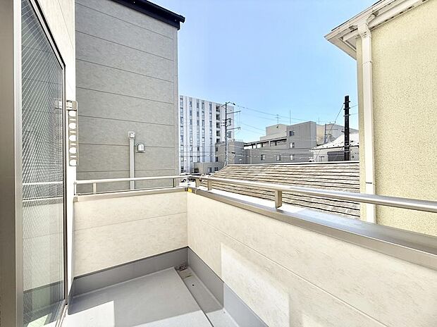 開放的な広さで洗濯物を干すだけでなくさまざまな楽しみ方ができます