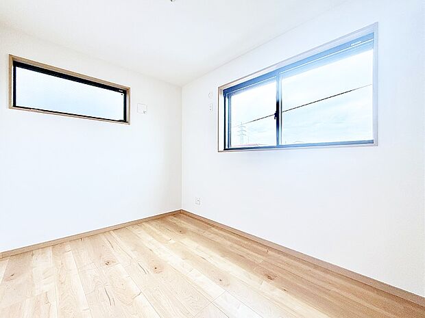 ■シンプルな空間で、収納付きベッドやデスクなど、多機能な家具を活用しやすいです