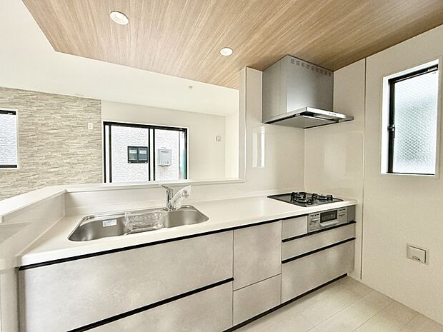 ■広々としたキッチンスペースでお料理も楽しくなりますね！