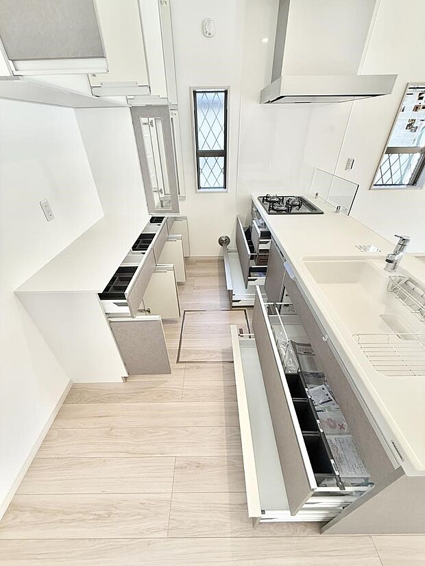 ■カップボード付きで大容量収納が助かりますね