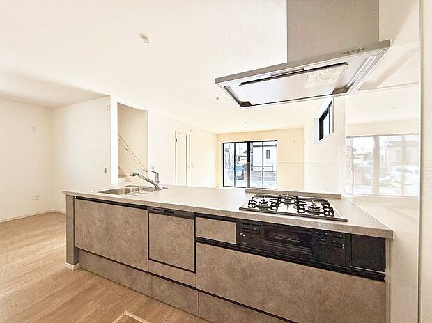 ■シンプルで機能的、毎日使いやすいキッチン