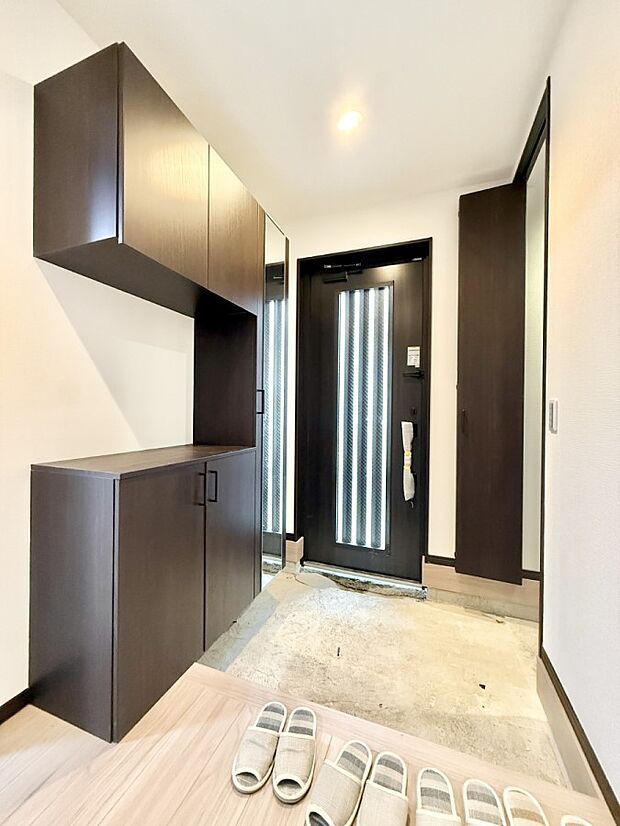 窮屈さを感じさせない広々玄関!