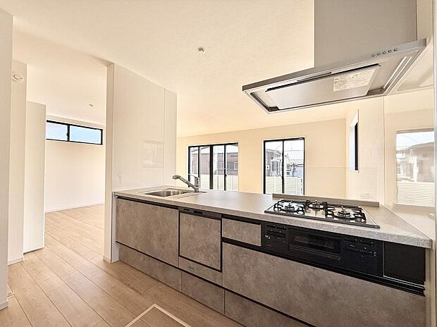 ■シンプルで機能的、毎日使いやすいキッチン