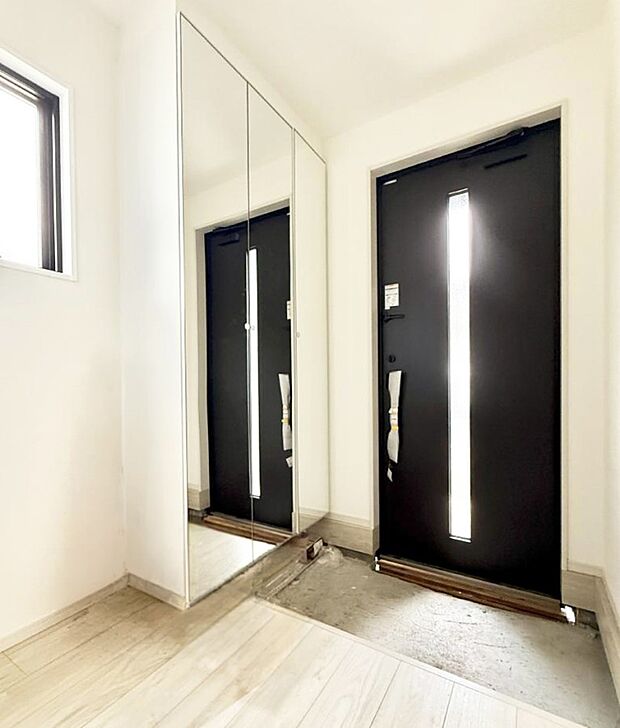 窮屈さを感じさせない広々玄関！