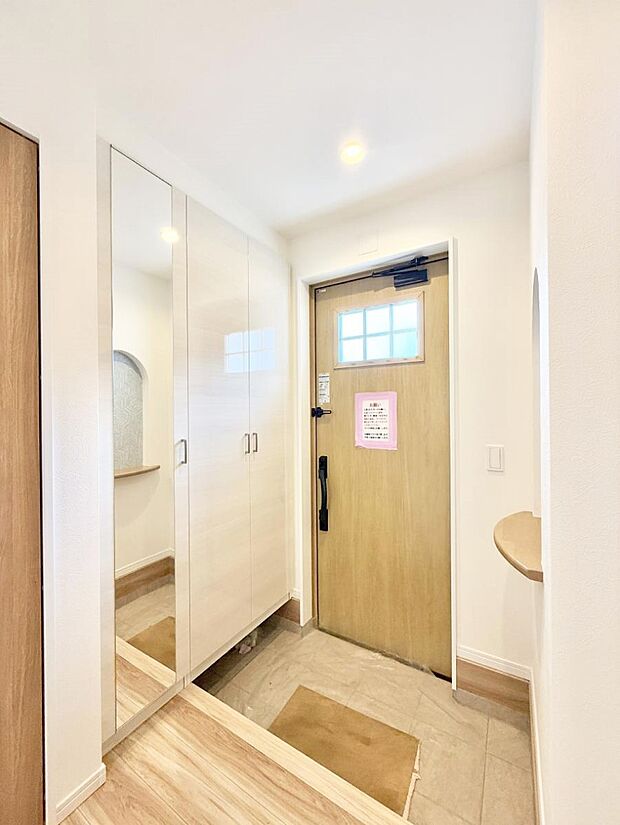 広々、綺麗な玄関でお客様をお出迎え  