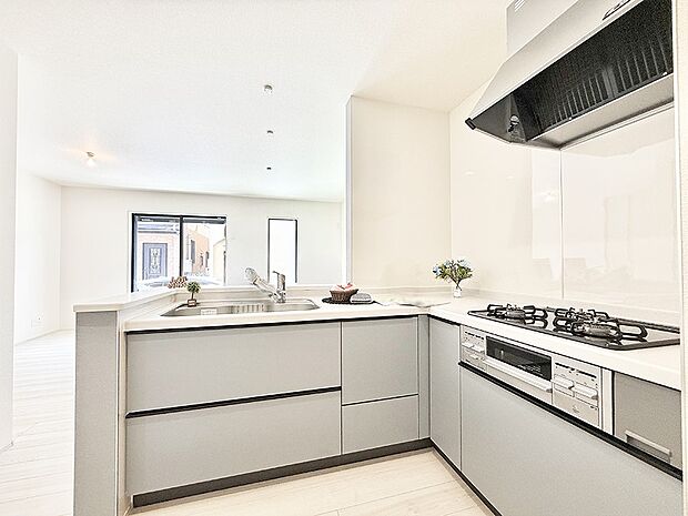 ■シンプルで機能的、毎日使いやすいキッチン