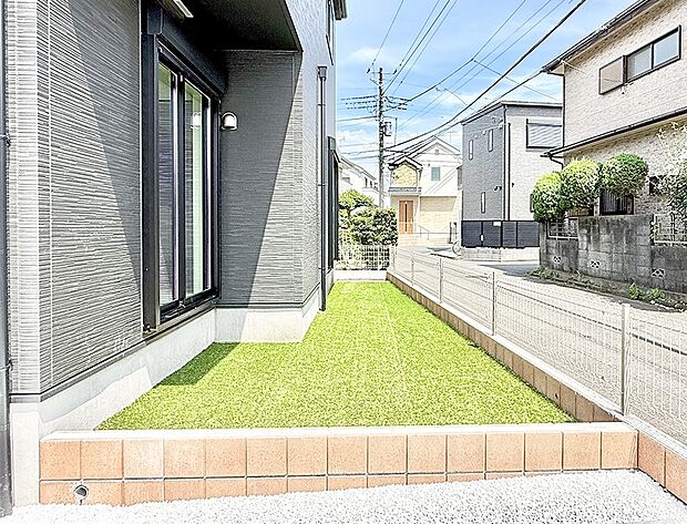 1号棟 ■季節の移ろいを感じられる、落ち着いた雰囲気の屋外空間