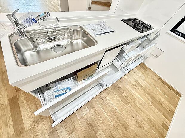 【キッチン】収納力豊富なシステムキッチンです!