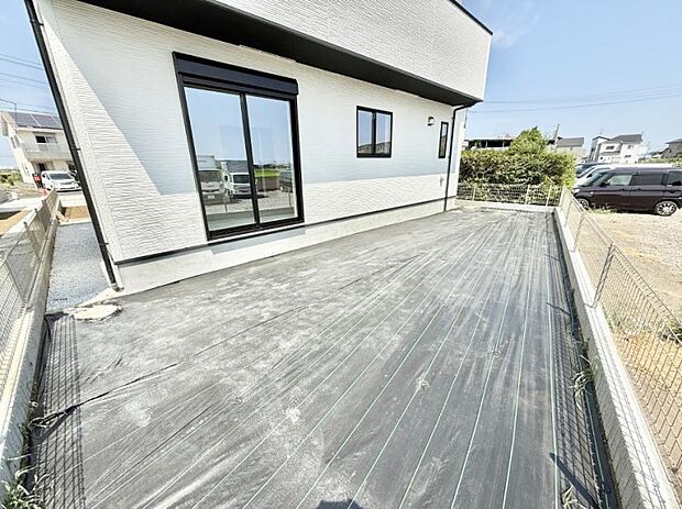 【庭】■暮らしに潤いを与える、緑が取り入れられた住まいです