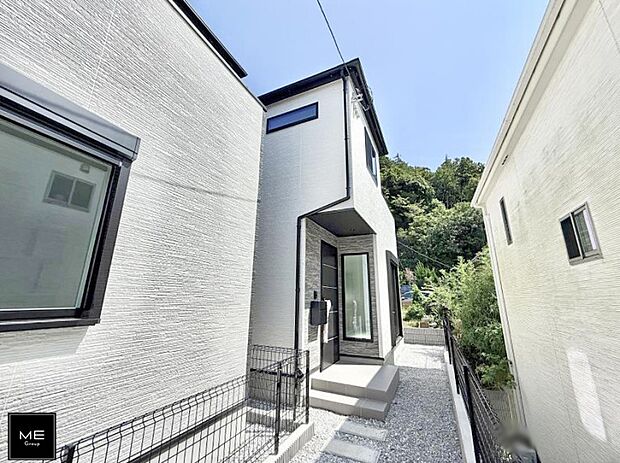 【現地外観写真】■家族みんなが笑顔で過ごせる、安心感のある住まい