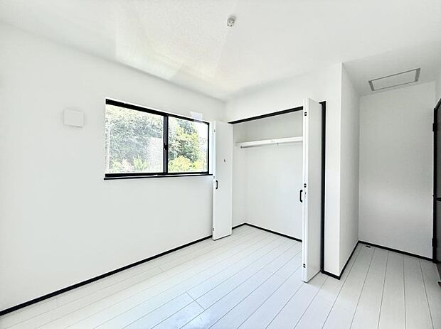 【その他内観】広々とした収納スペース