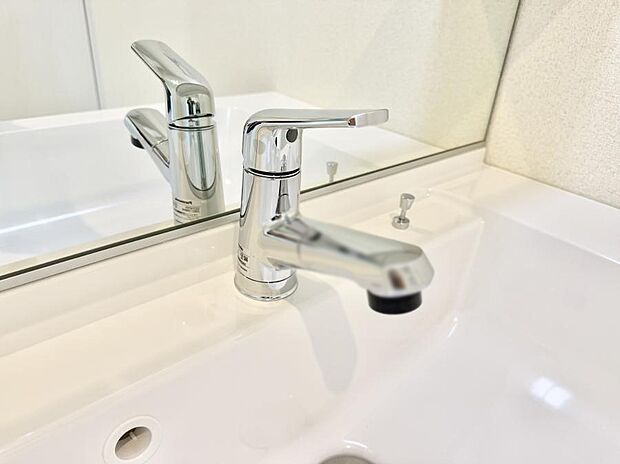 【ハンドシャワー付洗面台】■手洗いや顔を洗う時も快適に使える便利なシャワー