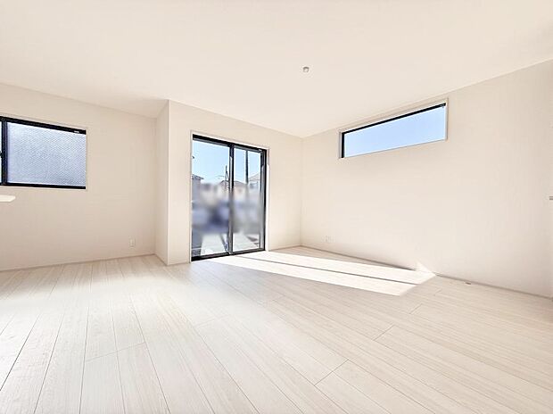 【リビング】■光と風を感じる、リラックスできる空間