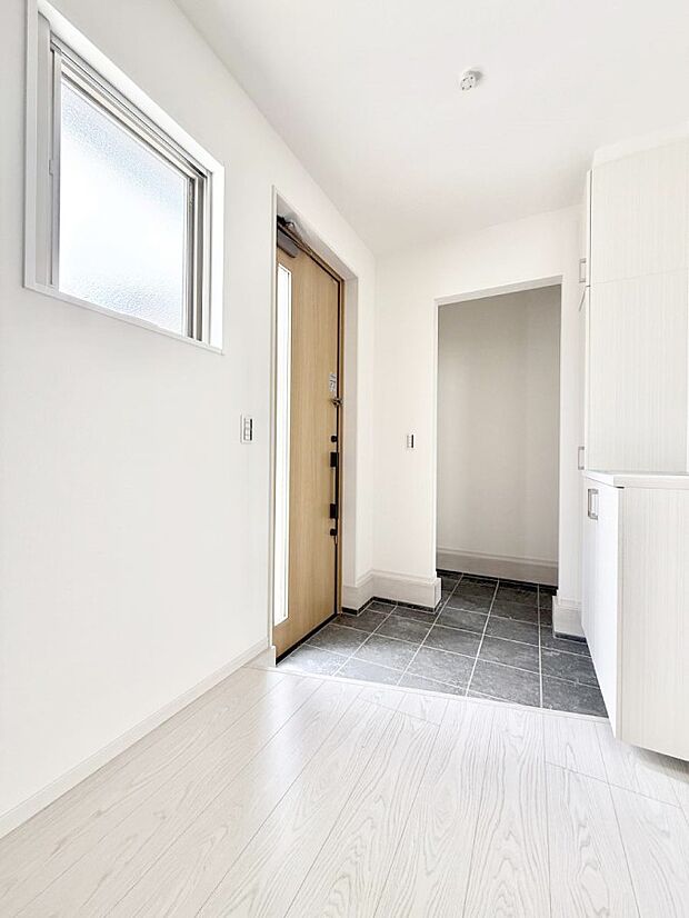 【玄関】■ ここから始まる一日、すっきり整った玄関