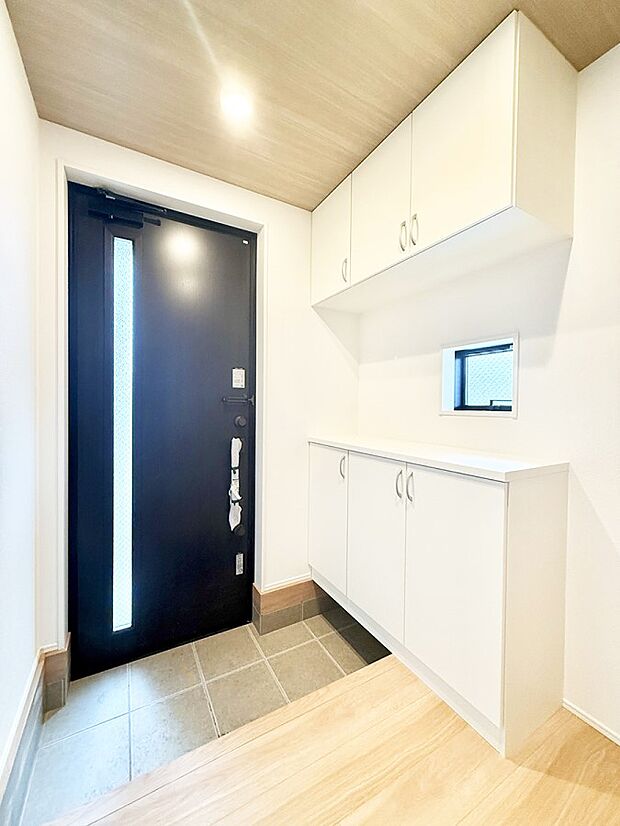 【玄関】■ ここから始まる一日、すっきり整った玄関