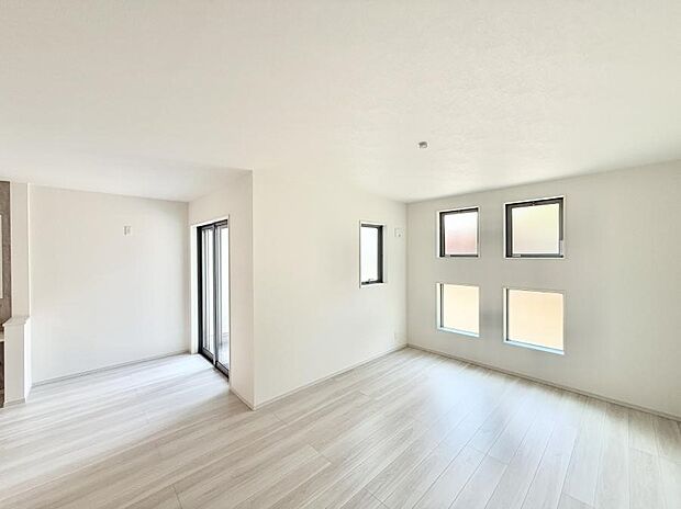 【ダイニング】■ふとした瞬間に幸せを感じる、心地よい場所