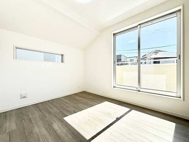 【寝室】■大きな窓は開放感があり、明るさ通風バッチリです