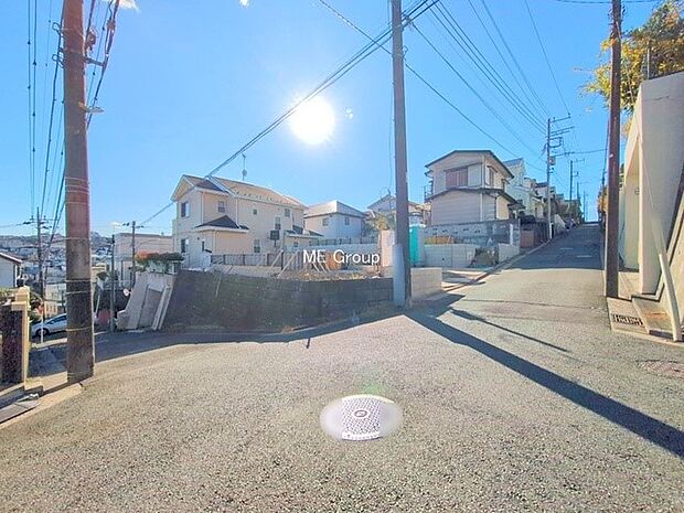 【前面道路含む現地写真】■この道を歩けば、毎日が少し特別になる