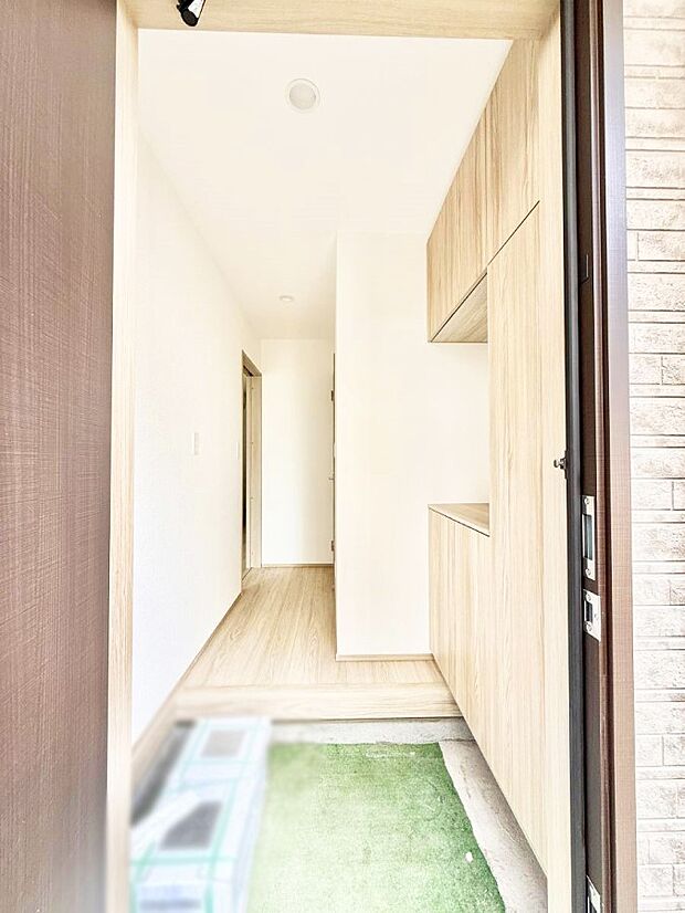 【玄関】■ シンプルで美しく、快適な暮らしの入り口