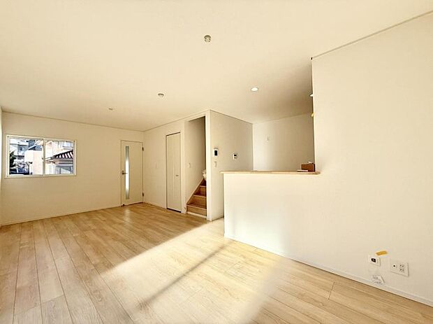 【リビング】■光と風を感じる、リラックスできる空間