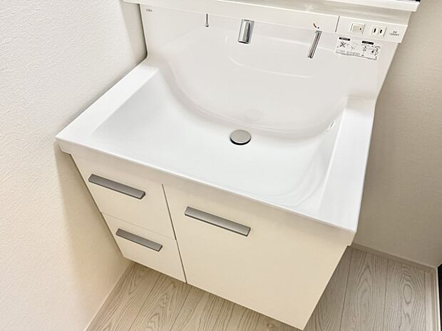 【ハンドシャワー付洗面台】■手洗いや顔を洗う時も快適に使える便利なシャワー