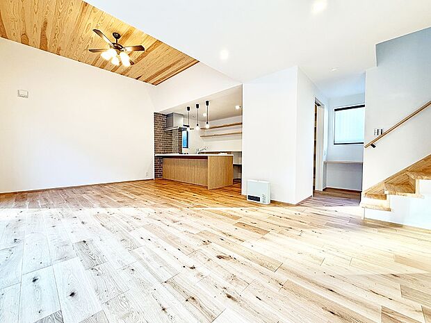 【リビング】■心落ち着く場所、ゆったり過ごせるリビング