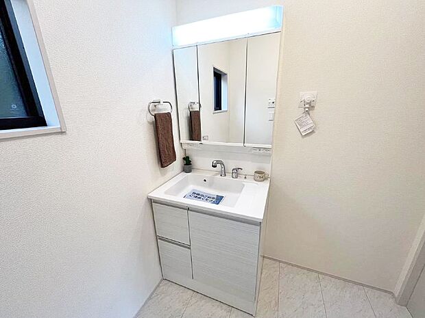 【洗面台・洗面所】■明るい洗面所は毎朝の歯磨きも楽しくできちゃいそうです