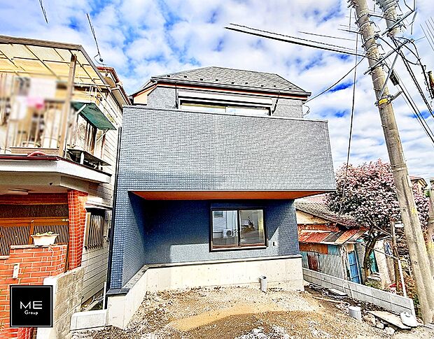 【現地外観写真】■暮らしを彩る充実した設備仕様が備わった住まい