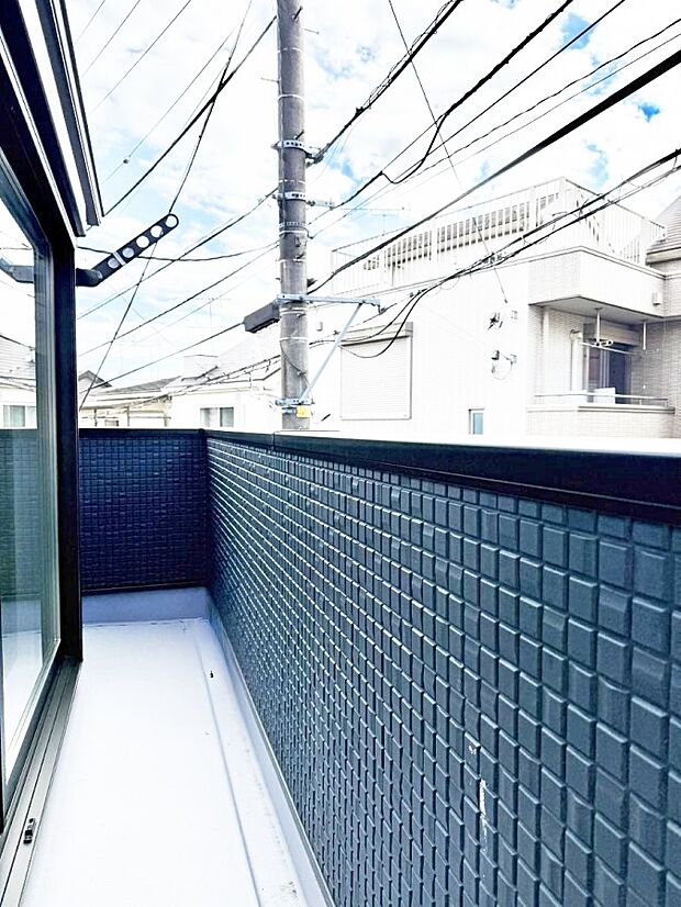 【バルコニー】■ 朝のコーヒーや夜の星空を楽しむ、癒しの場所