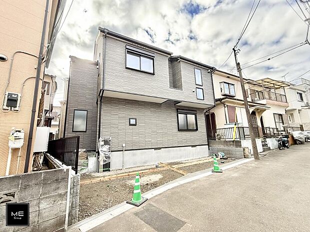 【現地外観写真】■暮らしを彩る充実した設備仕様が備わった住まい