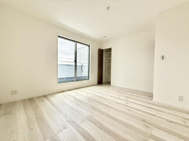 【寝室】■家具をうまく配置すれば広々とした空間を使い動きやすく、リラックスした時間が過ごせます