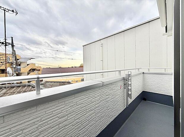 【バルコニー】■ 自然を身近に感じる、開放的なバルコニー