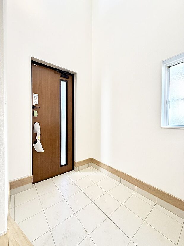 【玄関】■ 家族やゲストをやさしく迎える、心地よい空間