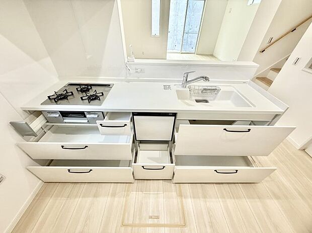 【キッチン】■収納力豊富なシステムキッチンです！