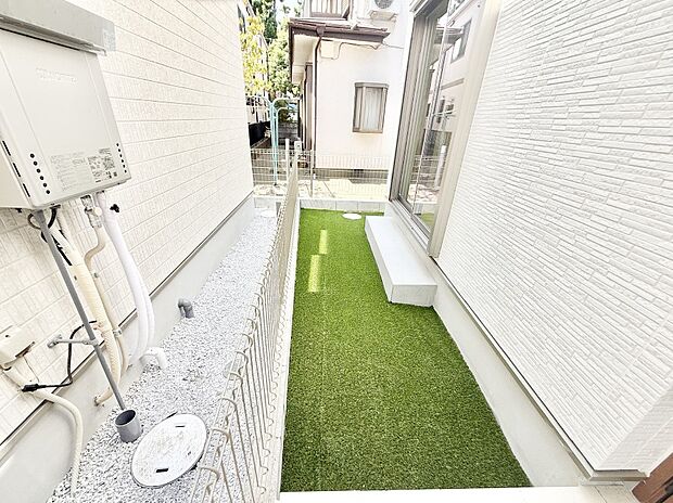 【庭】■敷地内にゆとりある緑のスペースがあり、穏やかな雰囲気です